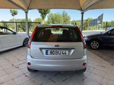 Ford Fiesta 2006 - 4750 EUR, 138059 km - foto 6 de 23