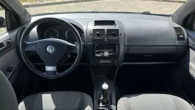 Volkswagen Polo 2009 - 4950 EUR, 202000 km - AUTO.MOTO.pt - 202000km - foto 16 de 18