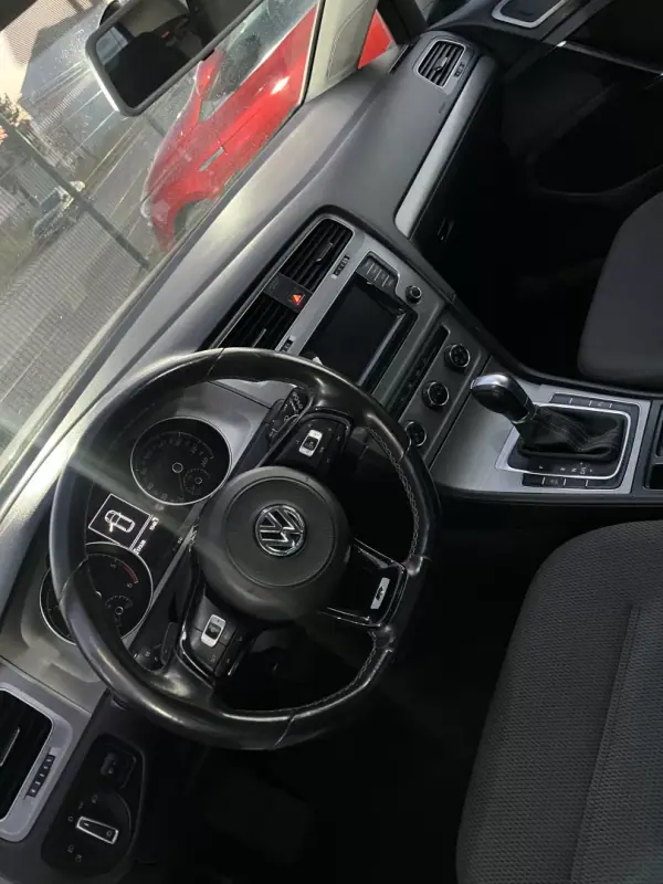Volkswagen Golf 2014 - 12999 EUR, 218000 km - AUTO.MOTO.pt - 218000km - foto 4 de 6