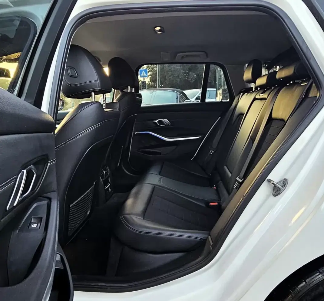 BMW 318 2020 - 28999 EUR, 100000 km - AUTO.MOTO.pt - 100000km - foto 30 de 35