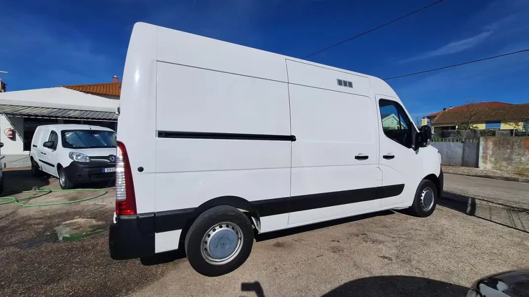 Renault Master 2.3 DCI L2H2 2021 - 19500 EUR, 156000 km - AUTO.MOTO.pt - 156000km - foto 11 de 23