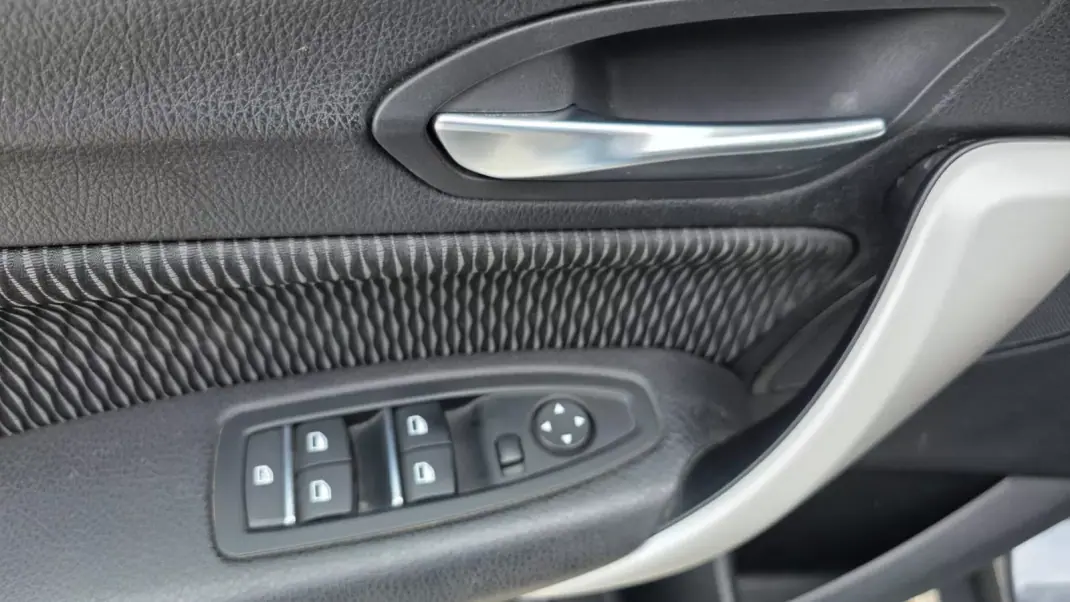 BMW 116 2019 - 17390 EUR, 105000 km - AUTO.MOTO.pt - 105000km - foto 19 de 20