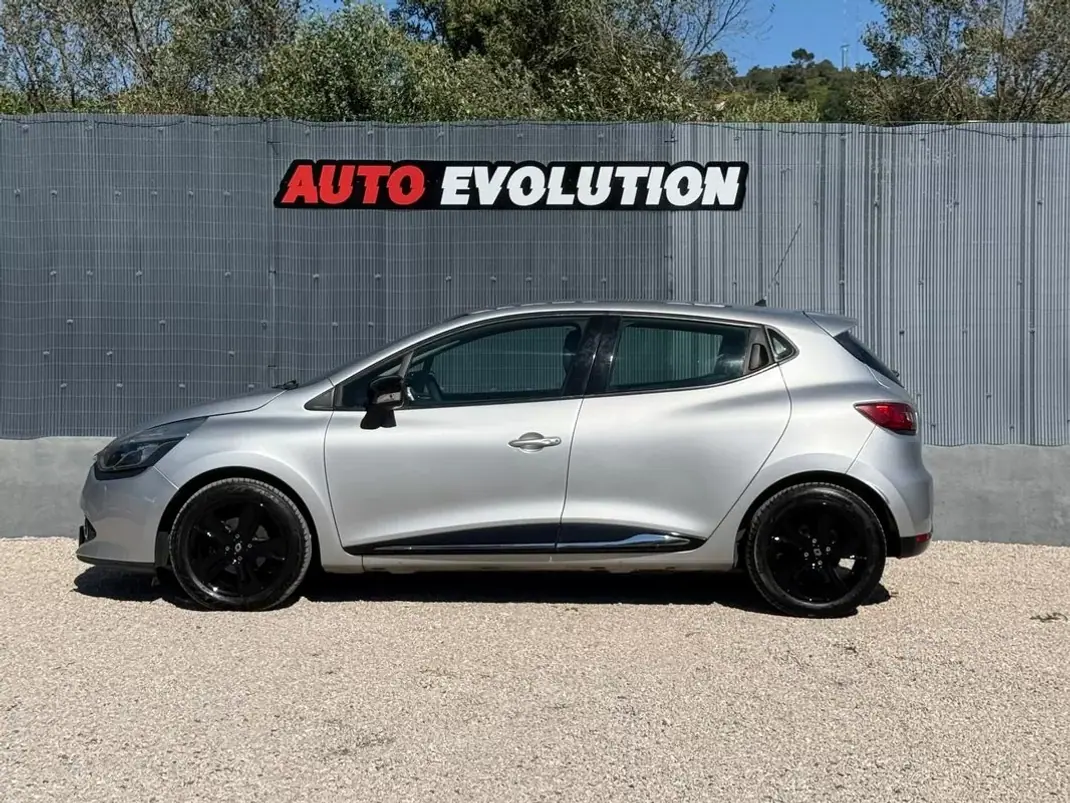 Renault Clio 2015 - 9950 EUR, 155000 km - AUTO.MOTO.pt - 155000km - foto 3 de 24