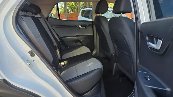 Kia Stonic 2024 - 16850 EUR, 46100 km - AUTO.MOTO.pt - 46100km - foto 22 de 25