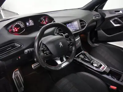 Peugeot 308 2019 - 14500 EUR, 82000 km - AUTO.MOTO.pt - 82000km - foto 12 de 26