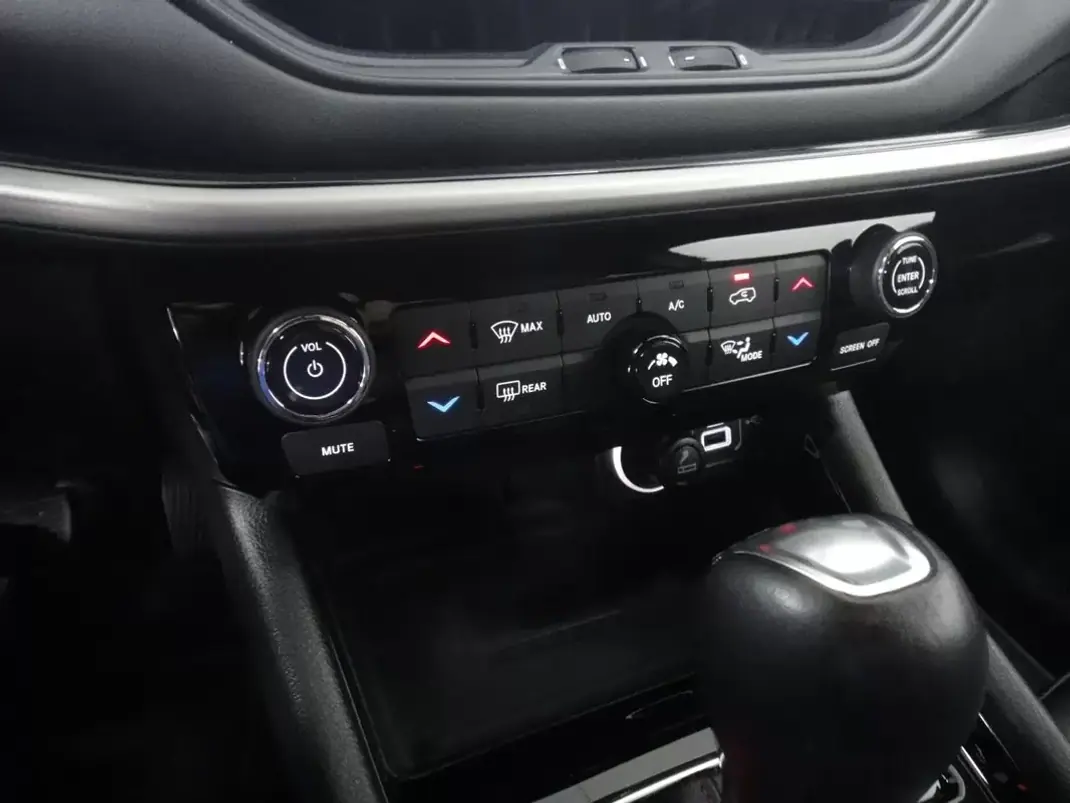 Jeep Compass 2021 - 20900 EUR, 100000 km - AUTO.MOTO.pt - 100000km - foto 29 de 40