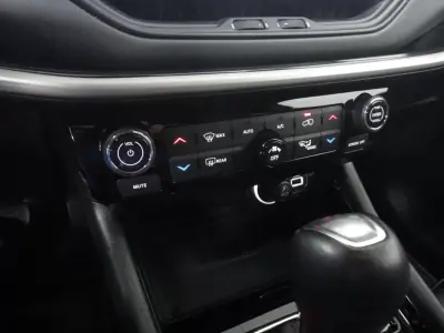 Jeep Compass 2021 - 20900 EUR, 100000 km - AUTO.MOTO.pt - 100000km - foto 29 de 40