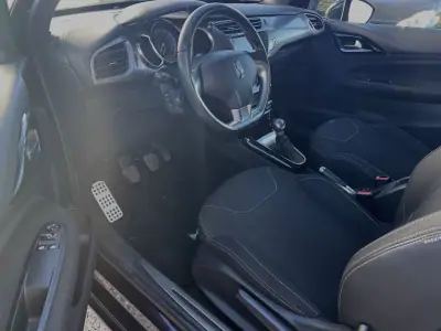 DS DS3 2017 - 13500 EUR, 140650 km - AUTO.MOTO.pt - 140650km - foto 5 de 18