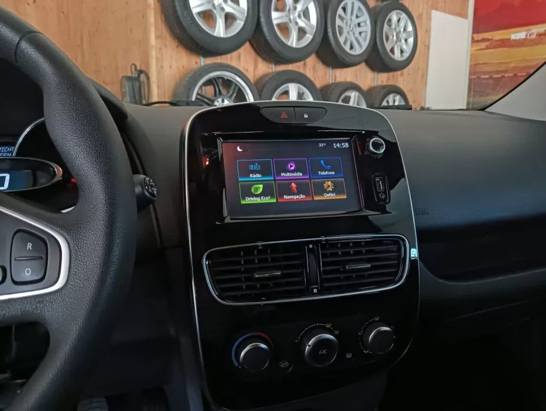 Renault Clio 2017 - 12900 EUR, 58000 km - AUTO.MOTO.pt - 58000km - foto 11 de 17