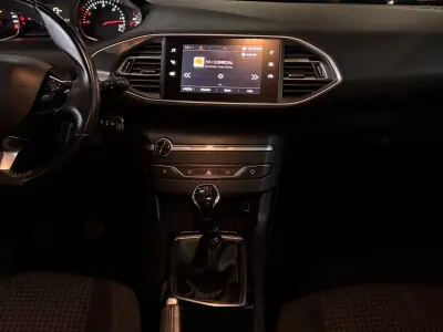 Peugeot 308 SW 2020 - 13490 EUR, 122100 km - AUTO.MOTO.pt - 122100km - foto 17 de 34