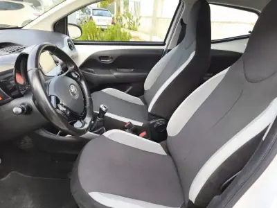 Toyota Aygo 2018 - 10900 EUR, 101000 km - AUTO.MOTO.pt - 101000km - foto 11 de 11
