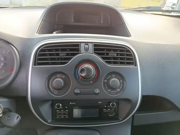 Renault Kangoo 2018 - 10500 EUR, 159000 km - AUTO.MOTO.pt - 159000km - foto 12 de 27