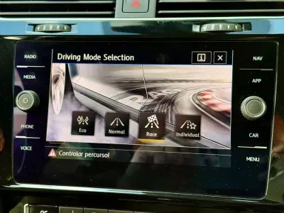 Volkswagen Golf 2019 - 32990 EUR, 72300 km - AUTO.MOTO.pt - 72300km - foto 35 de 40