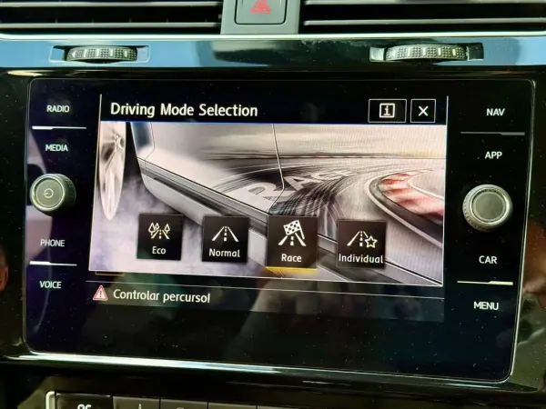 Volkswagen Golf 2019 - 32990 EUR, 72300 km - AUTO.MOTO.pt - 72300km - foto 35 de 40