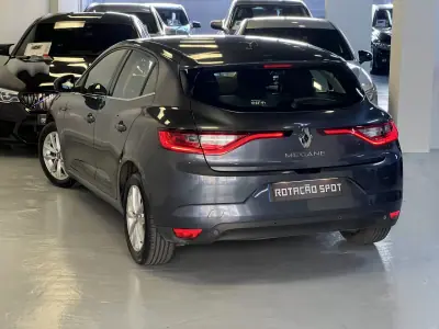 Renault Mégane 2016 - 12990 EUR, 130000 km - AUTO.MOTO.pt - 130000km - foto 5 de 37