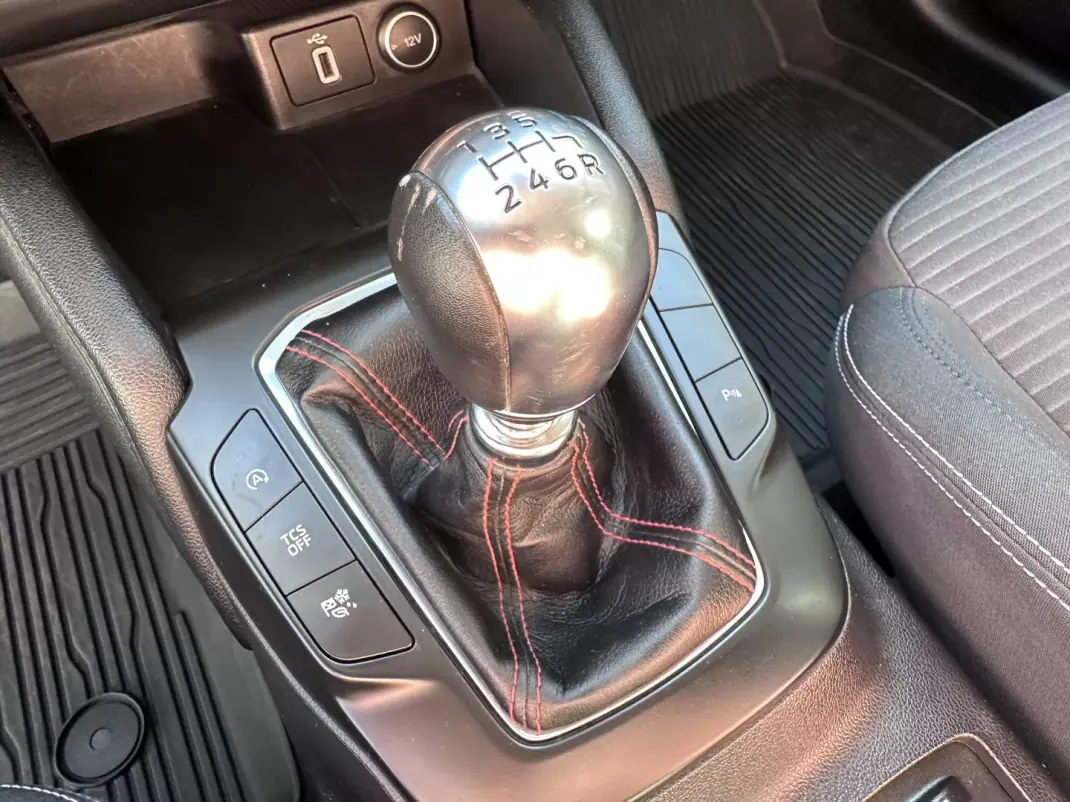 Ford Focus 2018 - 10900 EUR, 100000 km - AUTO.MOTO.pt - 100000km - foto 24 de 35