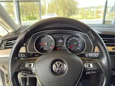Volkswagen Passat Variant 2015 - 13950 EUR, 242286 km - AUTO.MOTO.pt - 242286km - foto 15 de 36