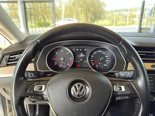 Volkswagen Passat Variant 2015 - 13950 EUR, 242286 km - AUTO.MOTO.pt - 242286km - foto 15 de 36