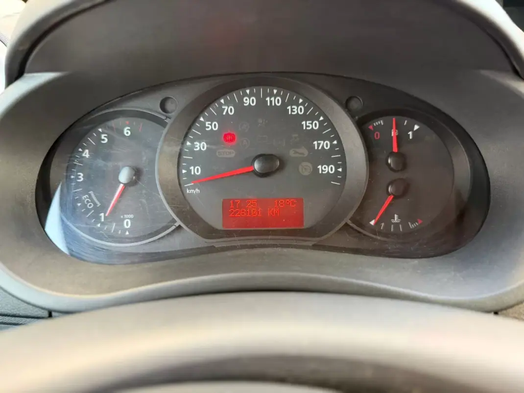 Renault KANGOO EXPRESS 1.5 DCI BUSINESS 3 L S/S 2020 - 8900 EUR, 225859 km - AUTO.MOTO.pt - 225859km - foto 3 de 13