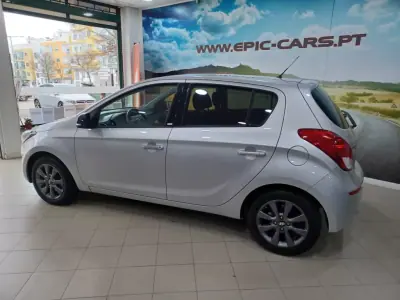 Hyundai i20 2014 - 9890 EUR, 101619 km - AUTO.MOTO.pt - 101619km - foto 7 de 41
