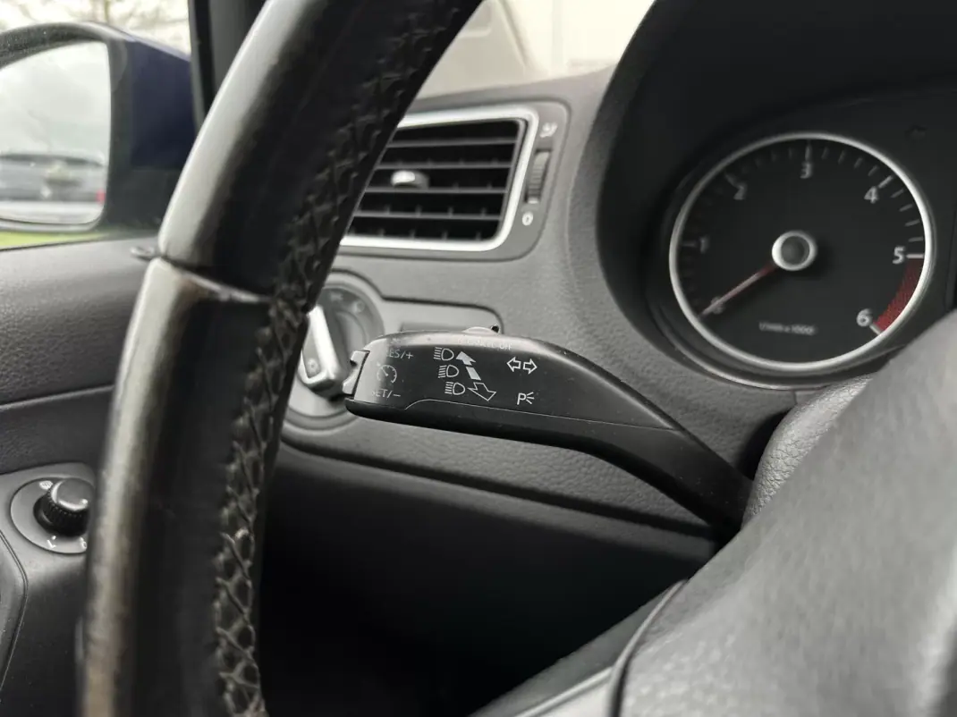 Volkswagen Polo 2010 - 7490 EUR, 151000 km - AUTO.MOTO.pt - 151000km - foto 28 de 30