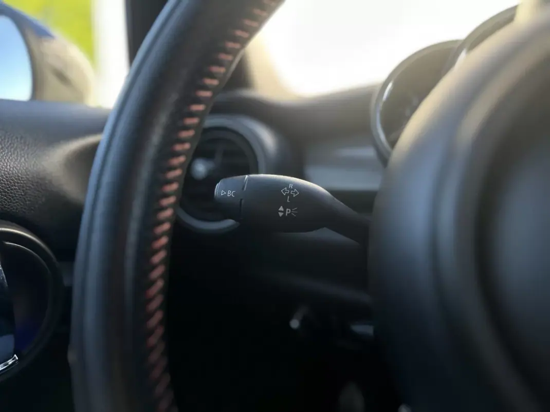 MINI 5 Portas 2019 - 15790 EUR, 179000 km - AUTO.MOTO.pt - 179000km - foto 36 de 39