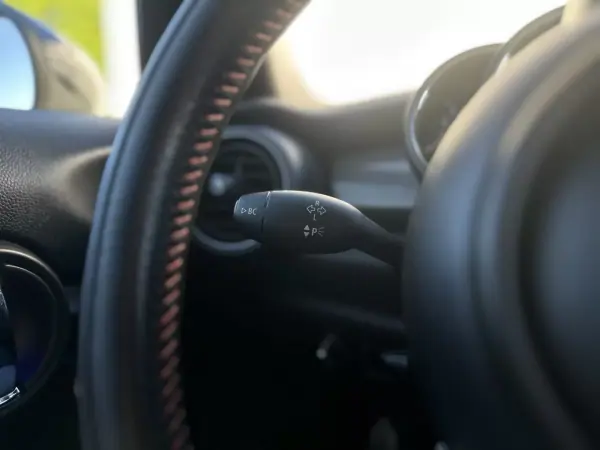 MINI 5 Portas 2019 - 15790 EUR, 179000 km - AUTO.MOTO.pt - 179000km - foto 36 de 39