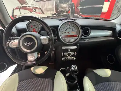 MINI Cooper 2009 - 10500 EUR, 157431 km - AUTO.MOTO.pt - 157431km - foto 8 de 10