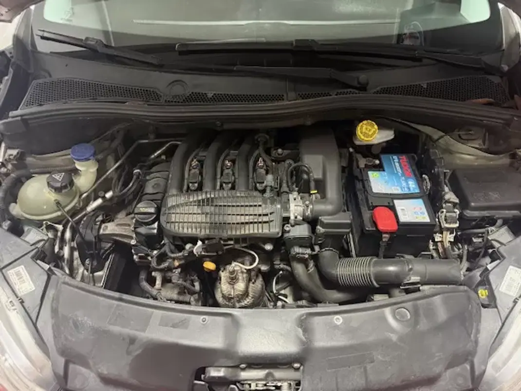 Peugeot 208 2014 - 7400 EUR, 116000 km - AUTO.MOTO.pt - 116000km - foto 26 de 26