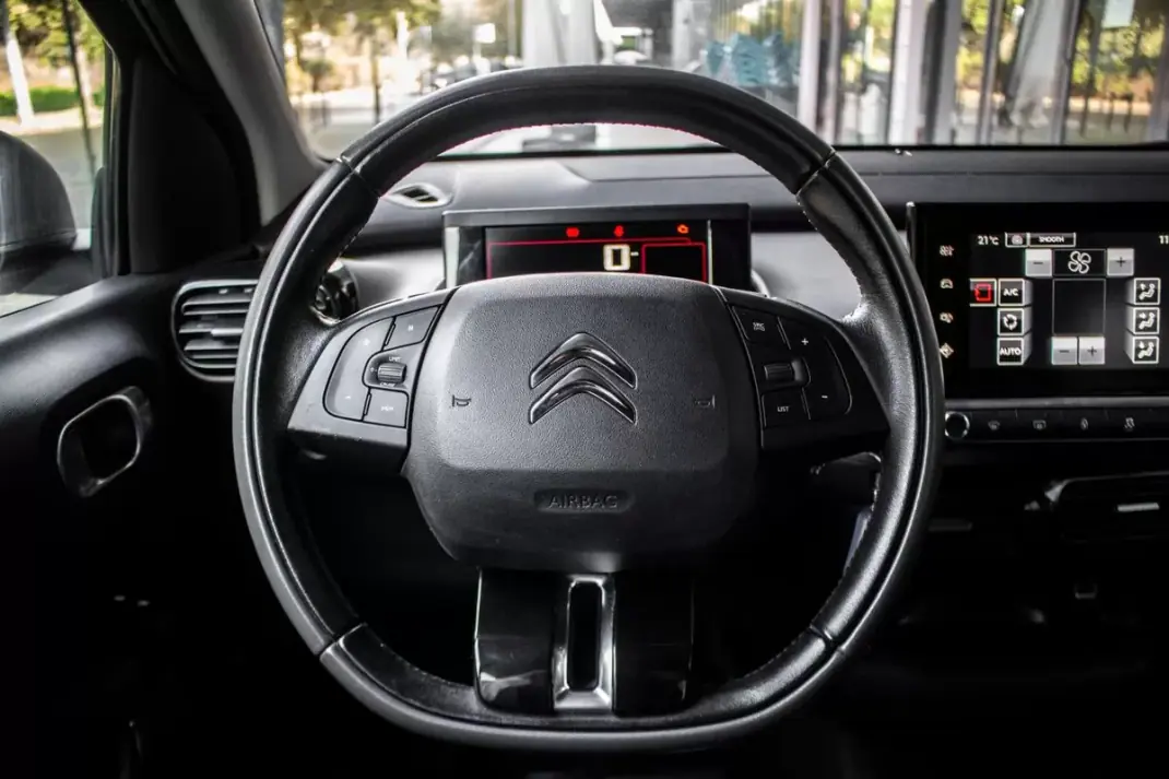 Citroën C4 Cactus 2016 - 10550 EUR, 98640 km - AUTO.MOTO.pt - 98640km - foto 13 de 42