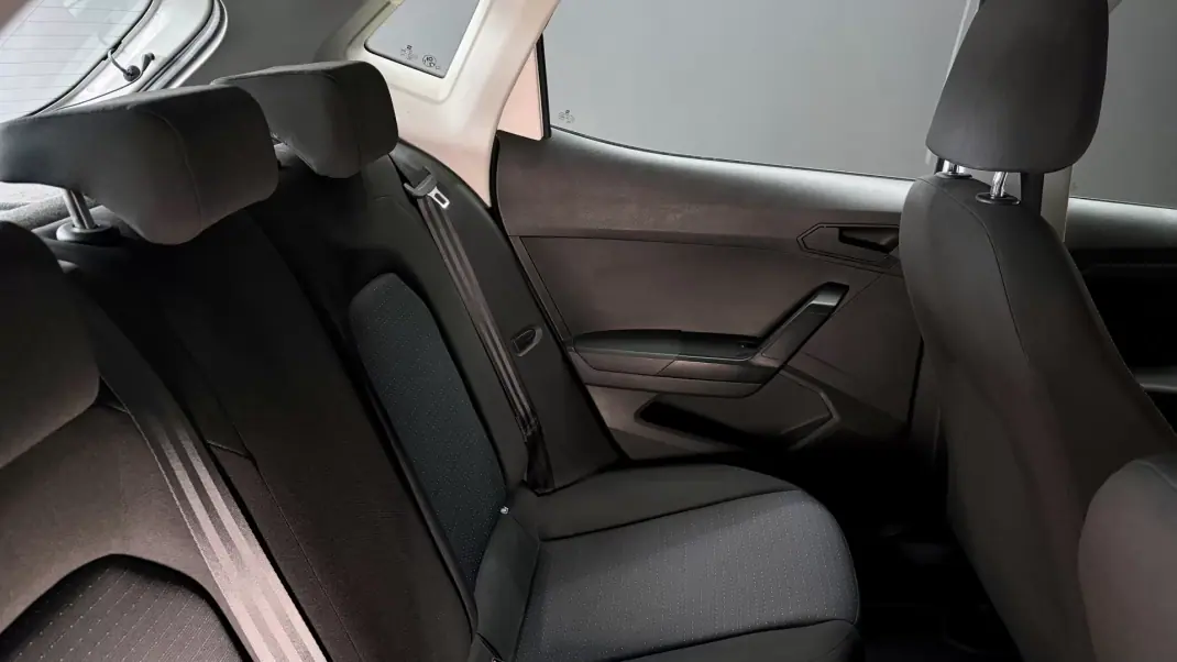 SEAT Ibiza 2023 - 14270 EUR, 50000 km - AUTO.MOTO.pt - 50000km - foto 37 de 38