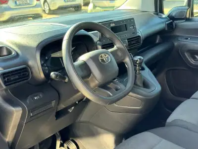 Toyota Proace 2023 - 16750 EUR, 101833 km - AUTO.MOTO.pt - 101833km - foto 9 de 16