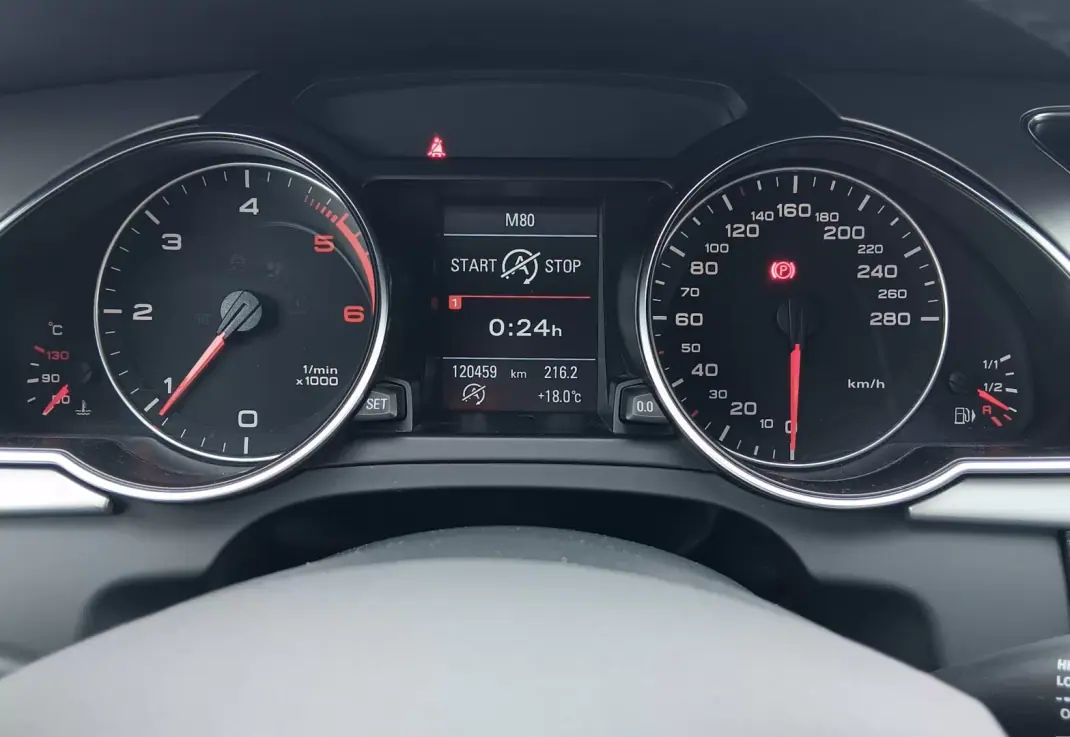 Audi A5 Sportback 2011 - 17500 EUR, 120459 km - AUTO.MOTO.pt - 120459km - foto 12 de 31