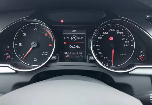 Audi A5 Sportback 2011 - 17500 EUR, 120459 km - AUTO.MOTO.pt - 120459km - foto 12 de 31