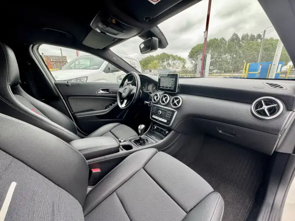 Mercedes-Benz A 180 2015 - 14750 EUR, 176972 km - AUTO.MOTO.pt - 176972km - foto 25 de 30