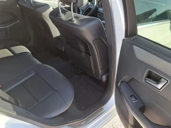Mercedes-Benz E 220 2014 - 18900 EUR, 213445 km - AUTO.MOTO.pt - 213445km - foto 23 de 46