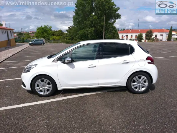 Peugeot 208 2019 - 12250 EUR, 136000 km - AUTO.MOTO.pt - 136000km - foto 10 de 23