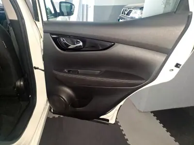 Nissan Qashqai 2015 - 12990 EUR, 104000 km - 104000km - foto 19 de 22
