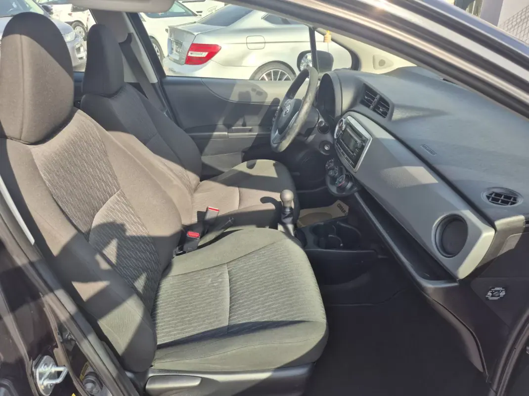 Toyota Yaris 2012 - 8900 EUR, 148050 km - AUTO.MOTO.pt - 148050km - foto 16 de 30