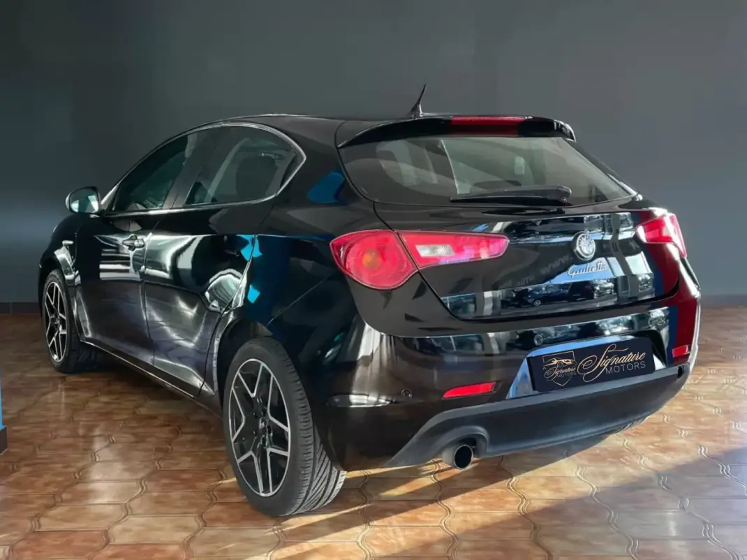 Alfa Romeo Giulietta 2012 - 11900 EUR, 149326 km - AUTO.MOTO.pt - 149326km - foto 6 de 8