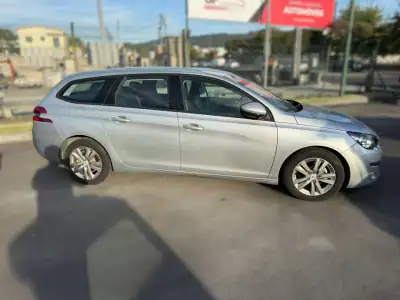 Peugeot 308 SW 2015 - 12900 EUR, 162000 km - AUTO.MOTO.pt - 162000km - foto 5 de 13
