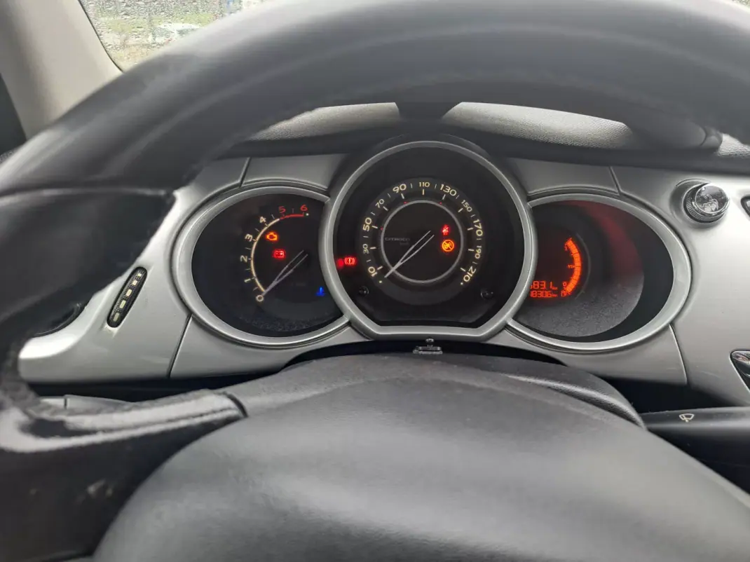 Citroën C3 VAN 2010 - 4300 EUR, 218306 km - AUTO.MOTO.pt - 218306km - foto 8 de 9