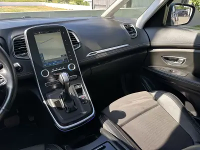 Renault Scénic 2016 - 10900 EUR, 220000 km - AUTO.MOTO.pt - 220000km - foto 54 de 66