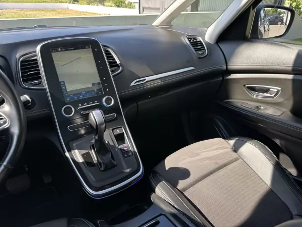 Renault Scénic 2016 - 10900 EUR, 220000 km - AUTO.MOTO.pt - 220000km - foto 54 de 66