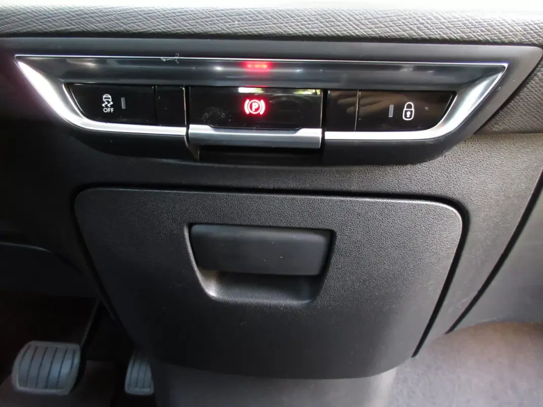 Citroën C4 Grand Picasso 2014 - 11490 EUR, 185000 km - AUTO.MOTO.pt - 185000km - foto 38 de 60