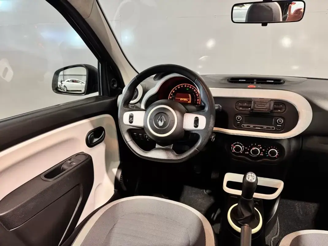 Renault Twingo 2015 - 7900 EUR, 124650 km - 124650km - foto 4 de 42
