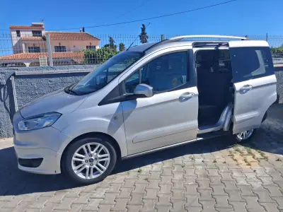 Ford Tourneo Courier 2018 - 206000km