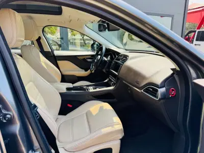 Jaguar F-Pace 2017 - 24999 EUR, 78000 km - AUTO.MOTO.pt - 78000km - foto 19 de 32