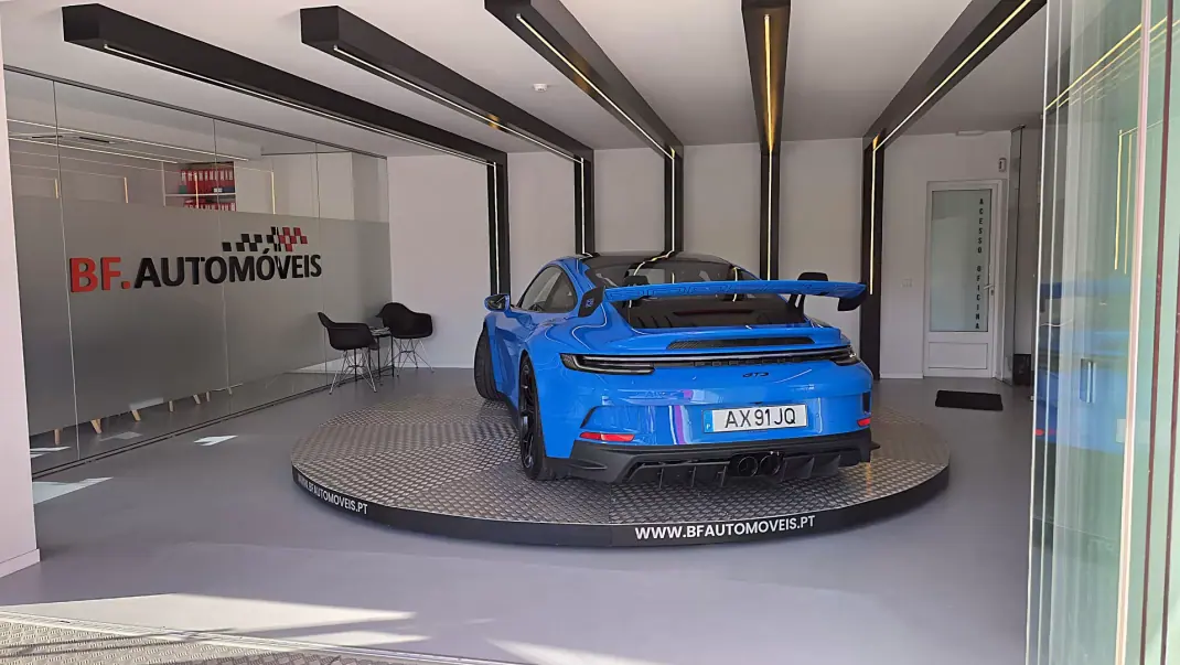 Porsche 992 2023 - 245000 EUR, 18096 km - AUTO.MOTO.pt - 18096km - foto 17 de 56