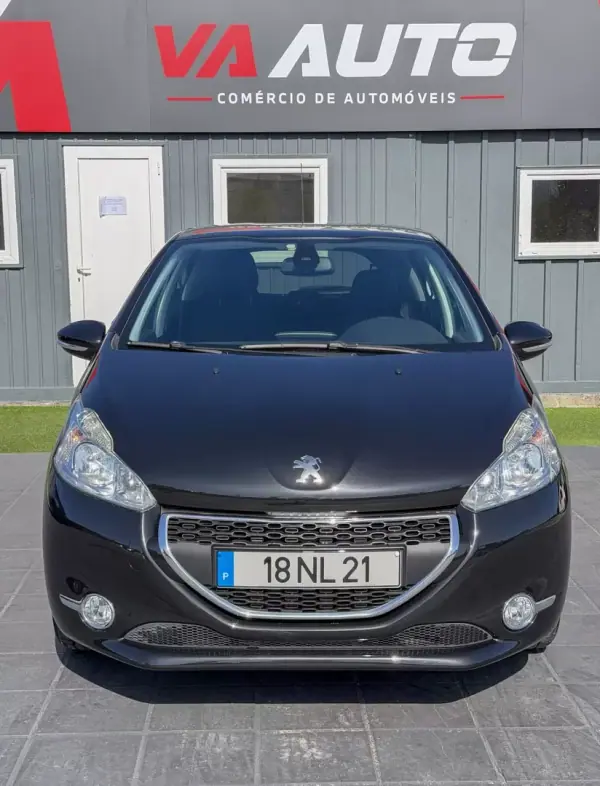 Peugeot 208 2012 - 6900 EUR, 99000 km - AUTO.MOTO.pt - 99000km - foto 2 de 12